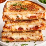 Easy Pizza Grilled Cheese Recipe (Ready in 15 Minutes!)